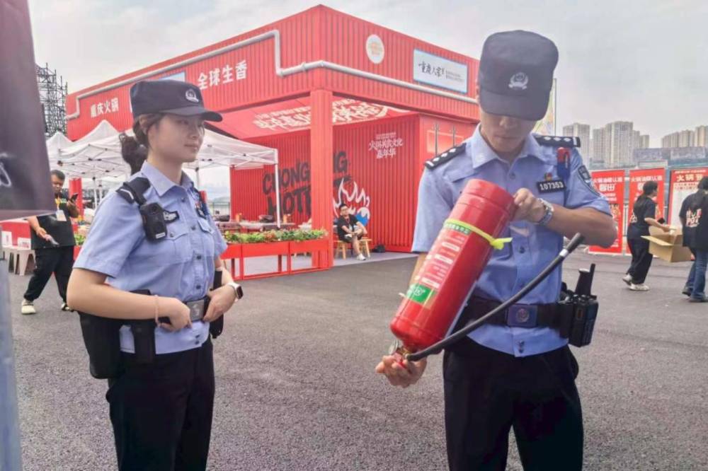大渡口公安全力护航中秋国庆假期安全